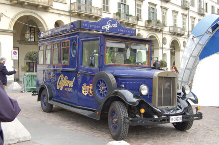 Turin,,Italy,-,March,2011:,The,Yearly,Fear,Of,Chocolate